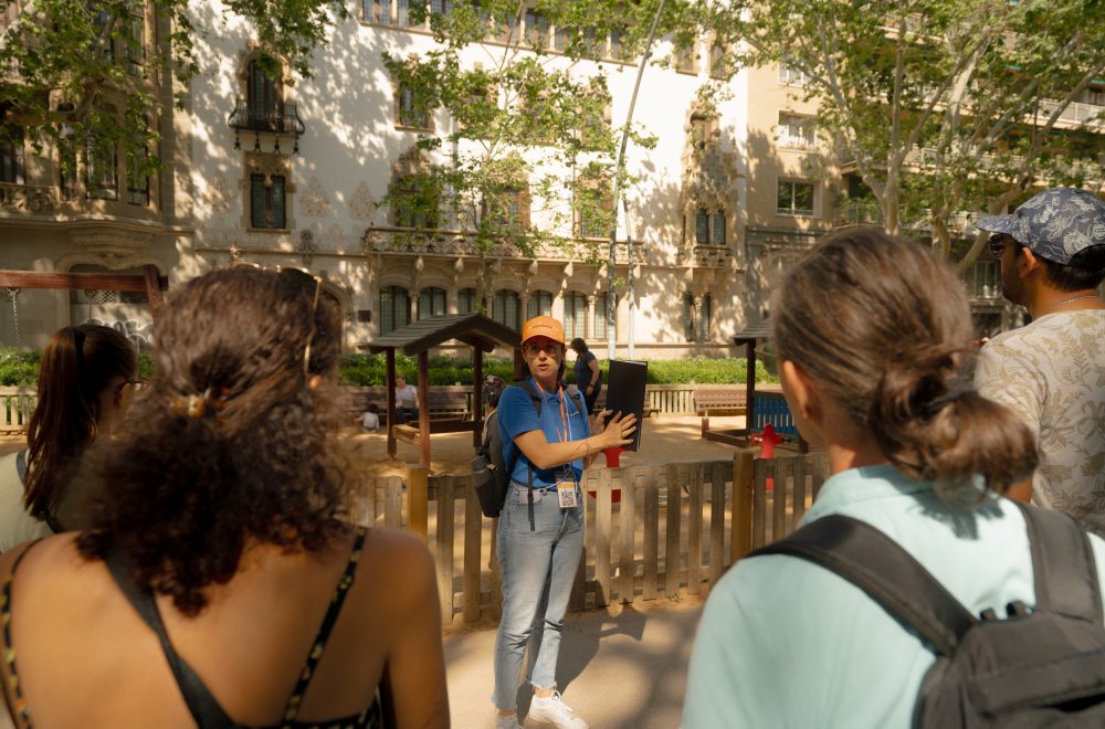 Guide explaining attraction during Barcelona Architecture tour