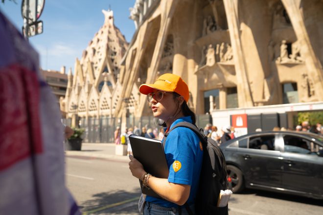 Guide in front of Sagrada Familia during Barcelona Architecture Tour