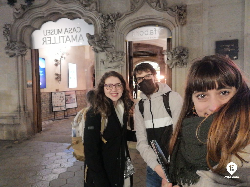 Group photo Barcelona Architecture Tour on 22 November 2021 with Cristina