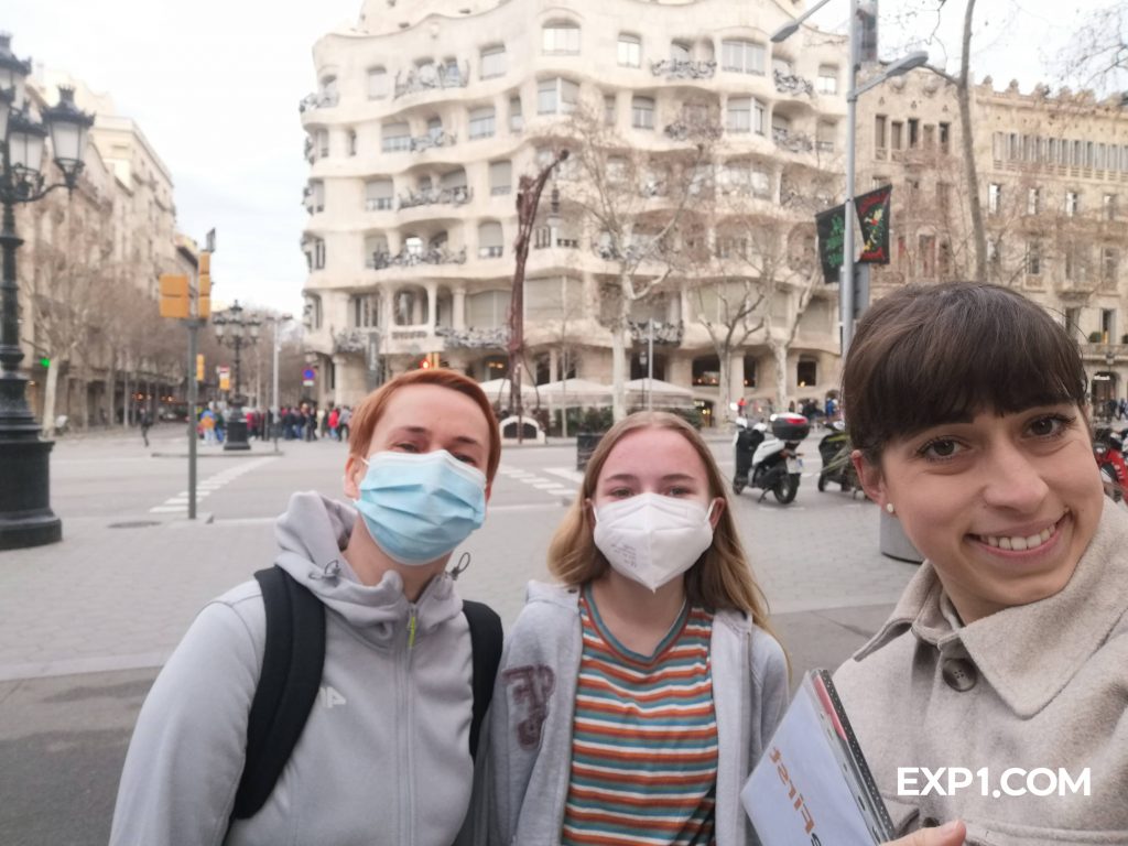 Group photo Barcelona Architecture Walking Tour on 26 February 2022 with Cristina