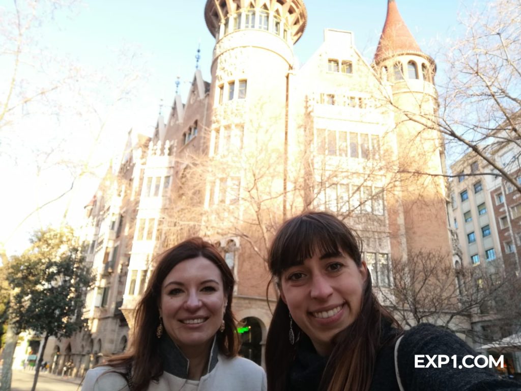 Group photo Barcelona Architecture Walking Tour on 3 March 2022 with Cristina