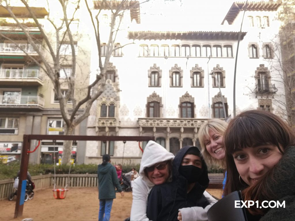 Group photo Barcelona Architecture Walking Tour on 9 March 2022 with Cristina