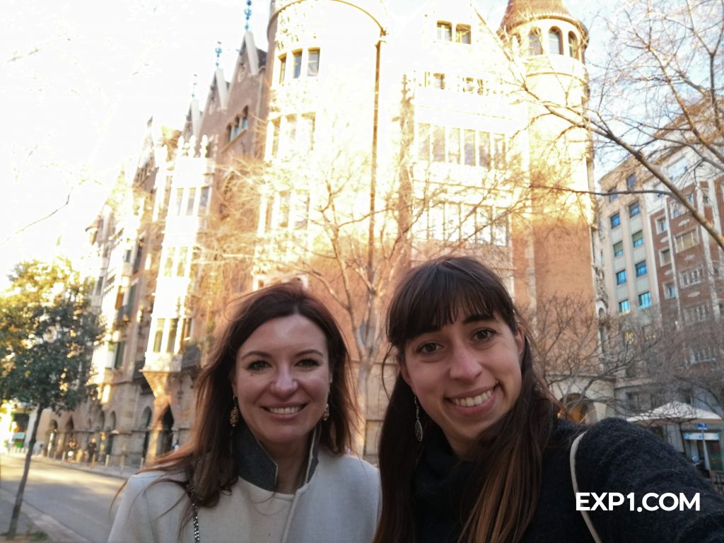 Group photo Barcelona Architecture Walking Tour on 3 March 2022 with Cristina