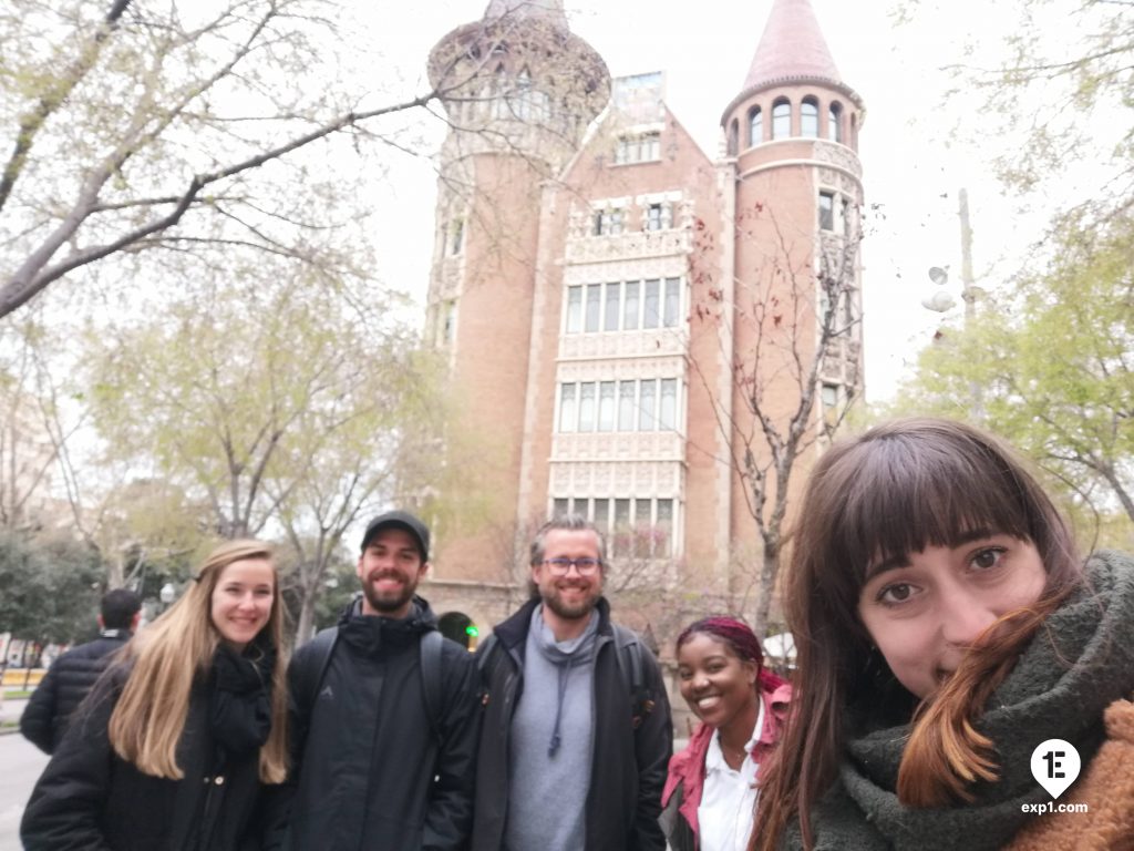 Group photo Barcelona Architecture Walking Tour on 24 March 2022 with Cristina