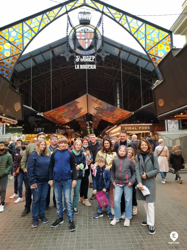 Group photo Barcelona Ancient Markets Walking Tour on 12 April 2022 with Marta