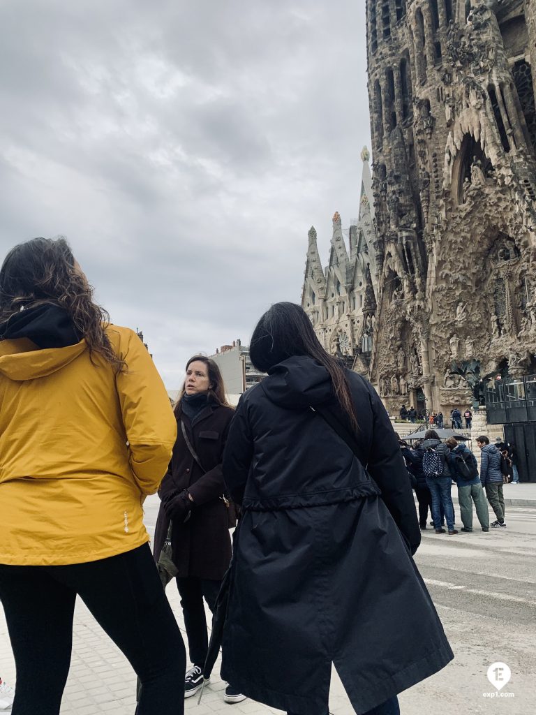 Group photo Barcelona Architecture Walking Tour on 26 March 2022 with Alberto