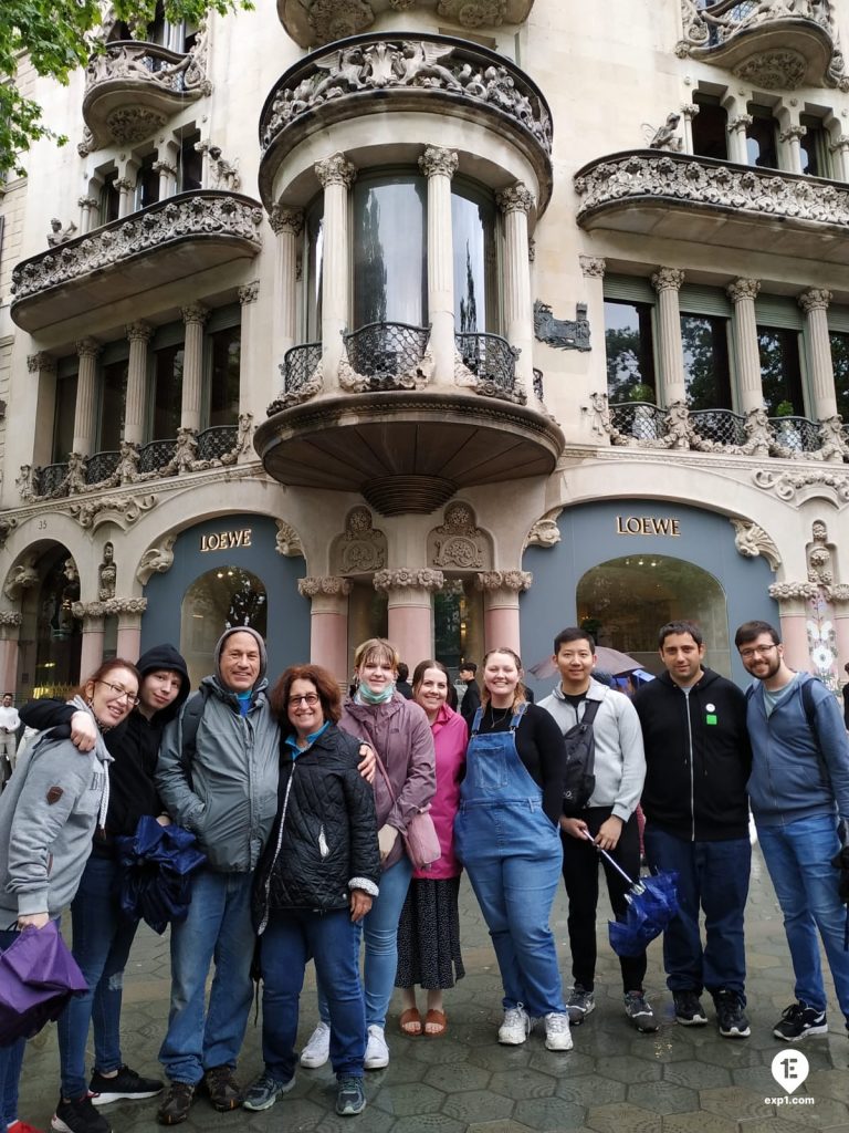 Group photo Barcelona Architecture Walking Tour on 21 April 2022 with Marta