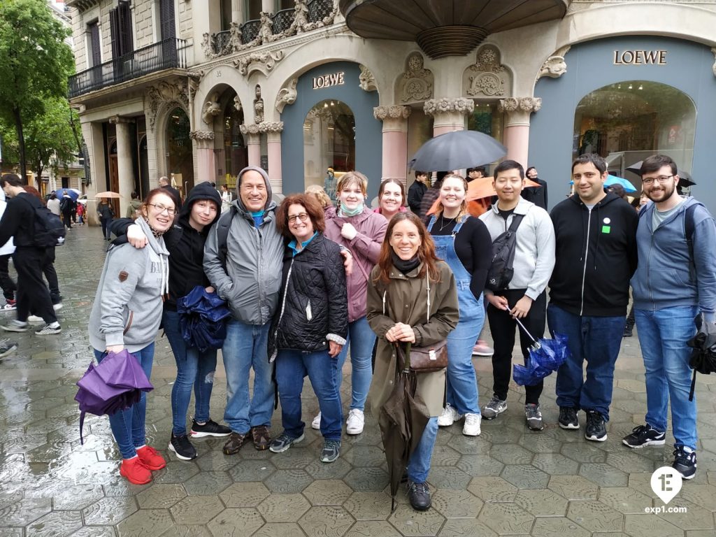 Group photo Barcelona Architecture Walking Tour on 21 April 2022 with Marta