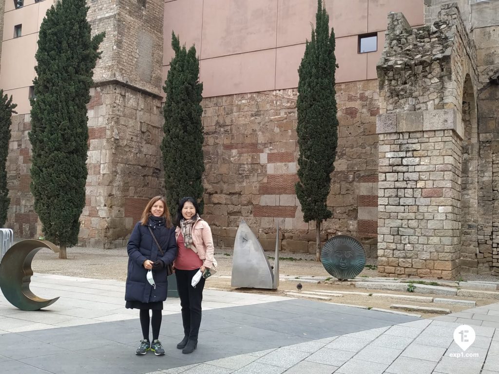 Group photo Barcelona Ancient Markets Walking Tour on 4 April 2022 with Marta