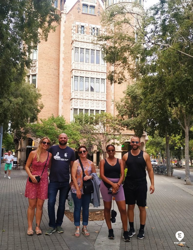 Group photo Barcelona Architecture Walking Tour on 6 July 2022 with Marta