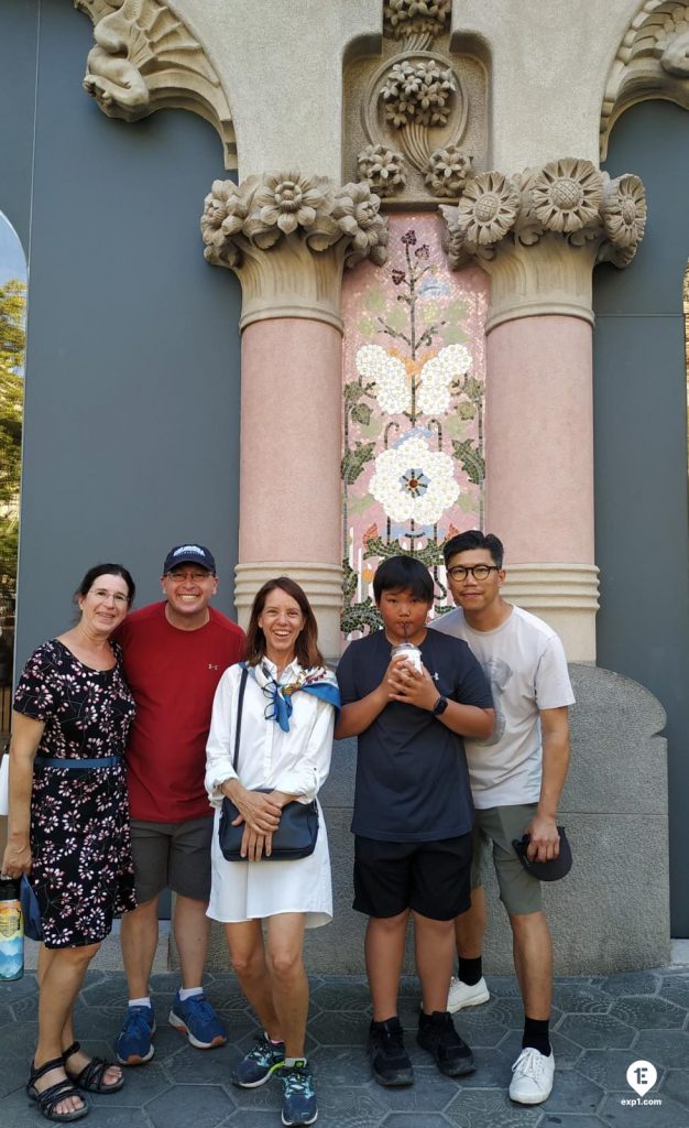 Group photo Barcelona Architecture Walking Tour on 14 July 2022 with Marta