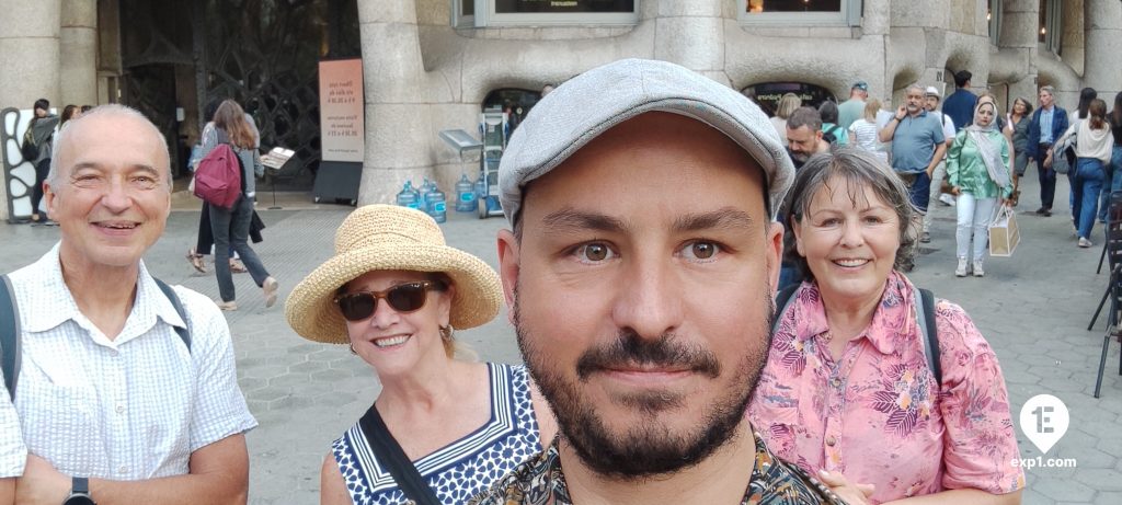 Group photo Barcelona Ancient Markets Walking Tour on 3 October 2022 with Victor