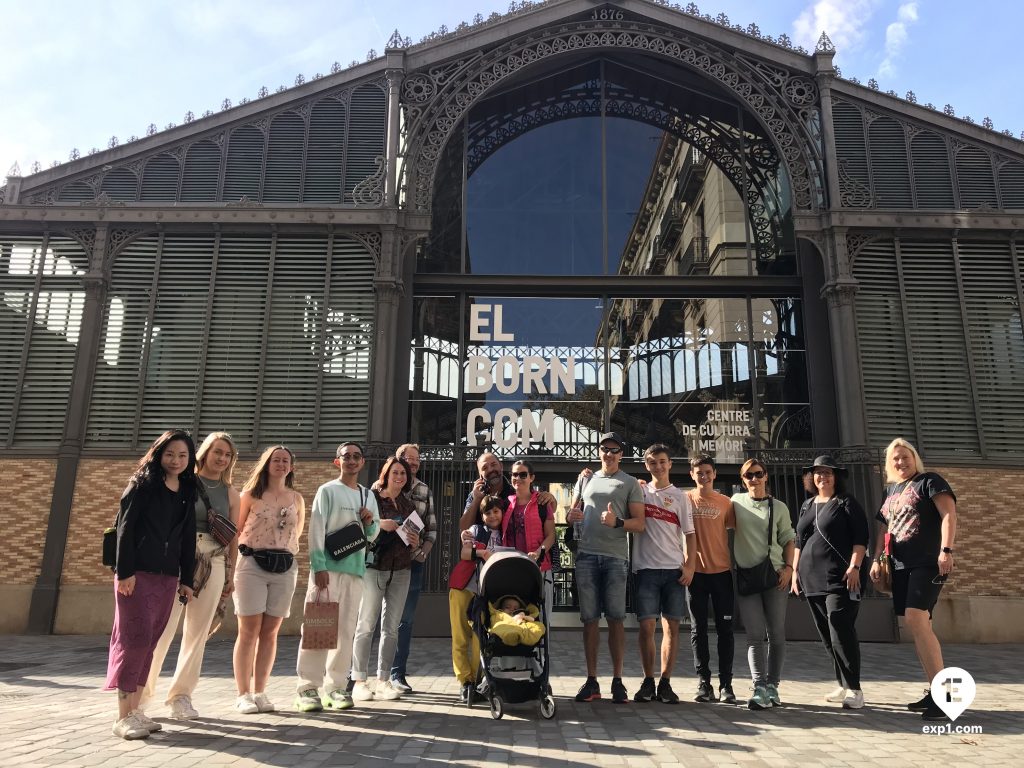 Group photo Barcelona Ancient Markets Walking Tour on 2 November 2022 with Carlos