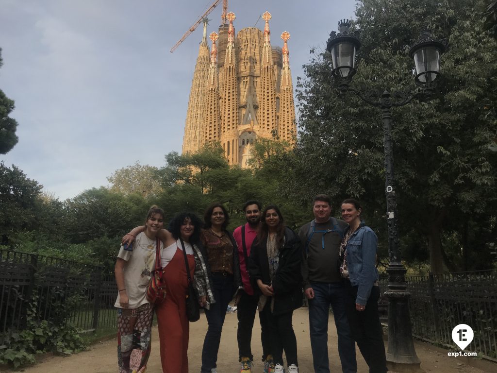 Group photo Barcelona Architecture Walking Tour on 3 November 2022 with Carlos