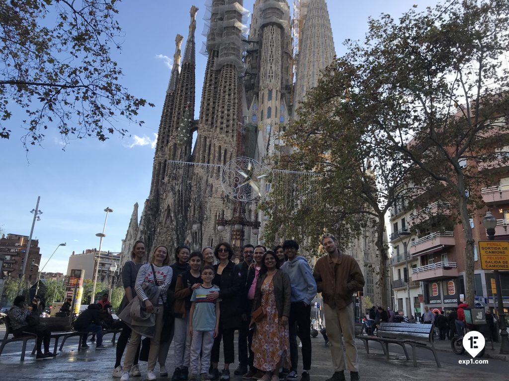 Group photo Barcelona Architecture Walking Tour on 24 November 2022 with Carlos