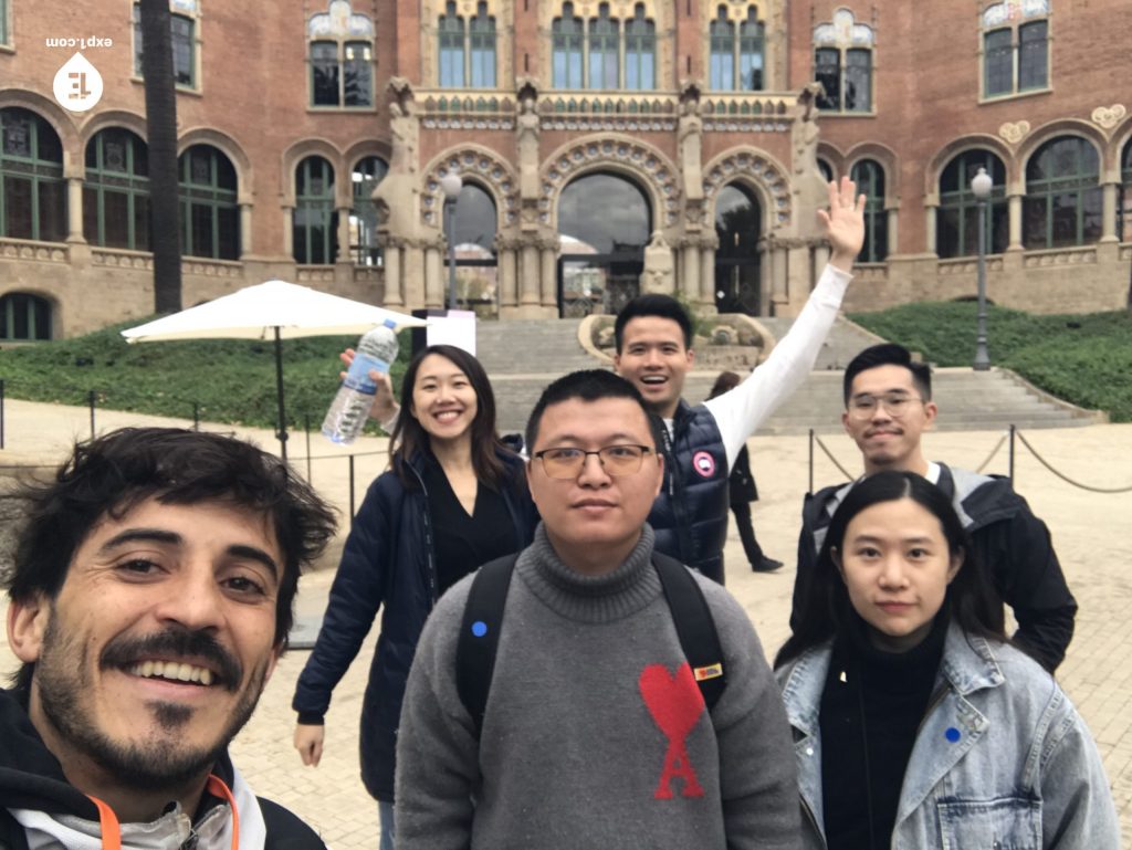 Group photo Barcelona Architecture Walking Tour on 21 November 2022 with Carlos