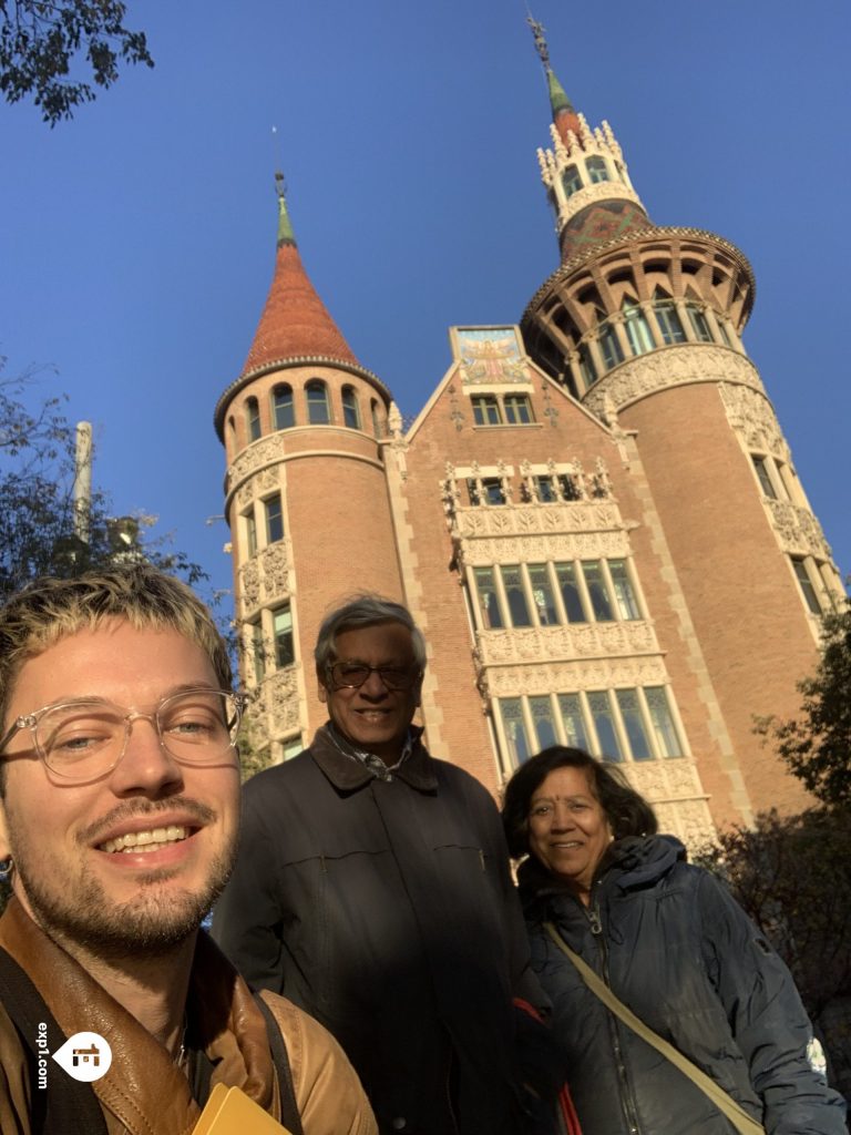 Group photo Barcelona Architecture Walking Tour on 4 December 2022 with Callum