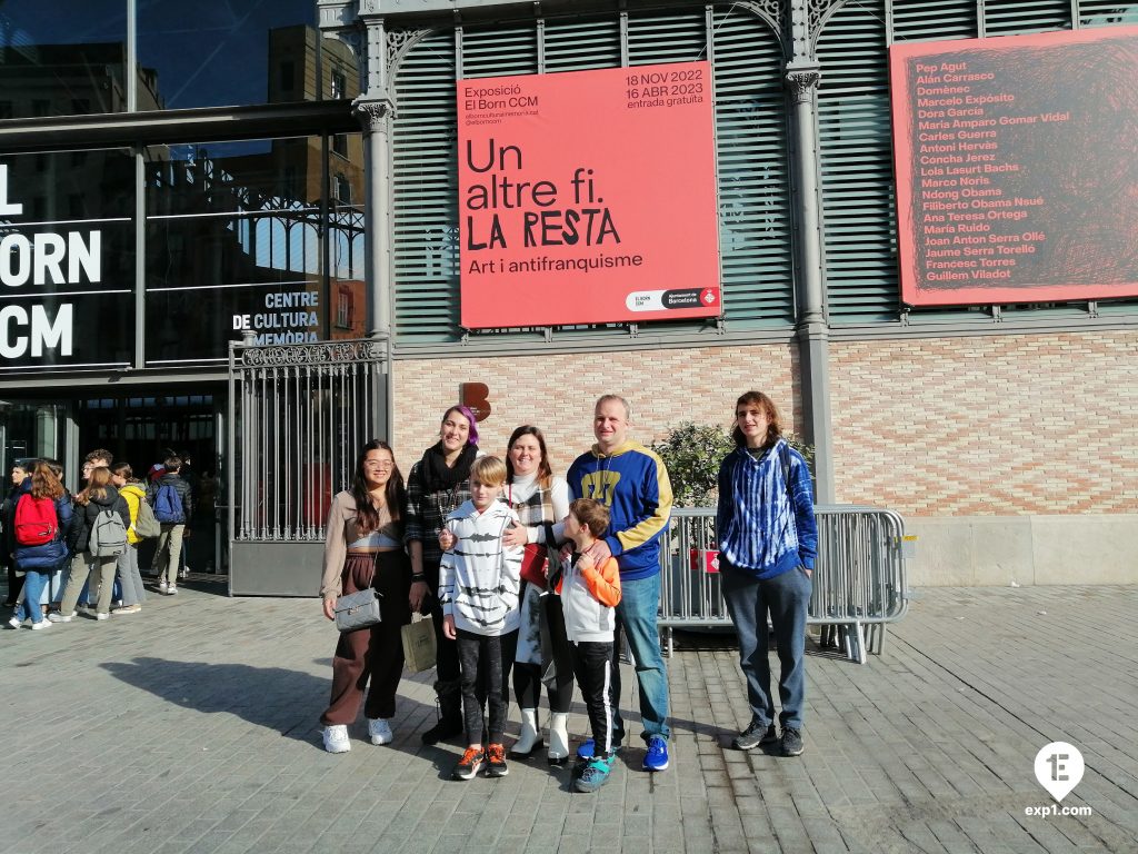 Group photo Barcelona Ancient Markets Walking Tour on 20 December 2022 with Cristina