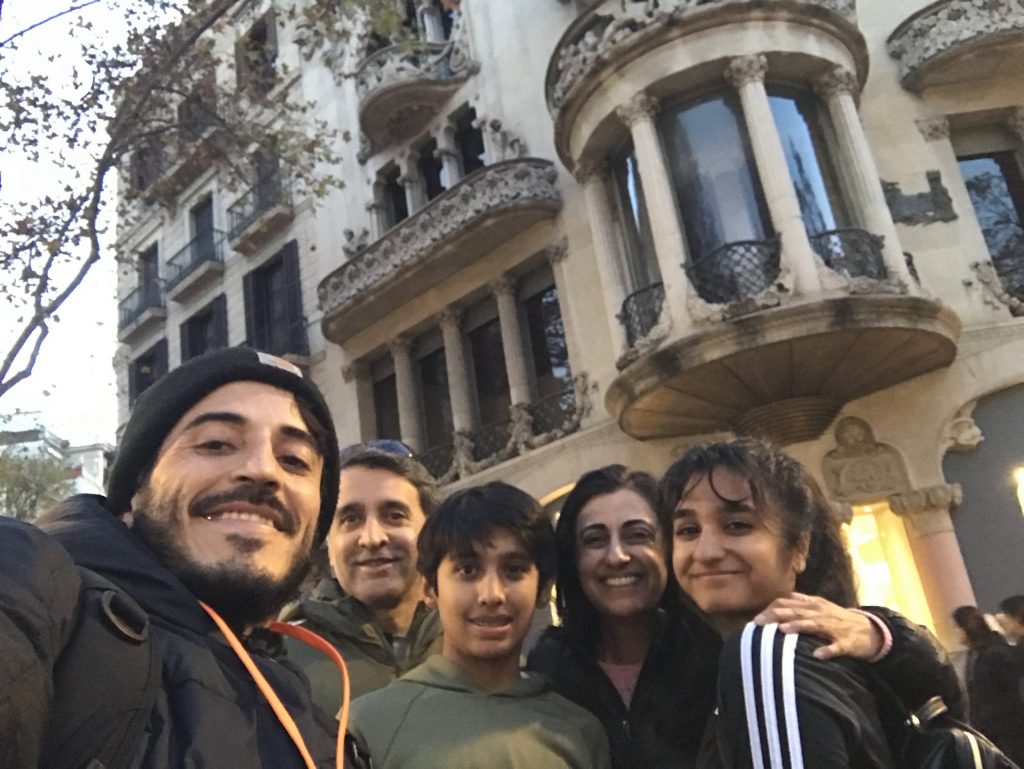 Group photo Barcelona Architecture Walking Tour on 19 December 2022 with Carlos