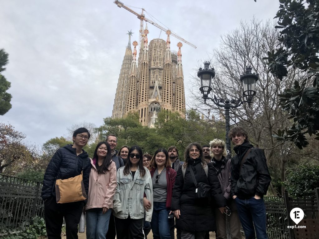 Group photo Barcelona Architecture Walking Tour on 29 December 2022 with Carlos