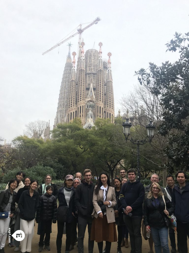 Group photo Barcelona Architecture Walking Tour on 2 January 2023 with Carlos