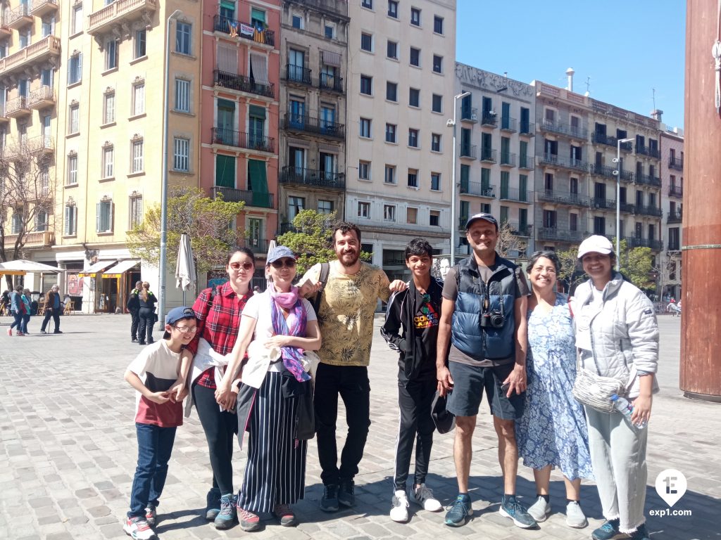 Group photo Barcelona Ancient Markets Walking Tour on 12 April 2023 with Pol