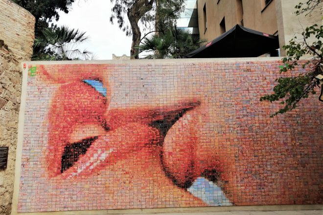 The Kiss mural on the Barcelona traditions walking tour