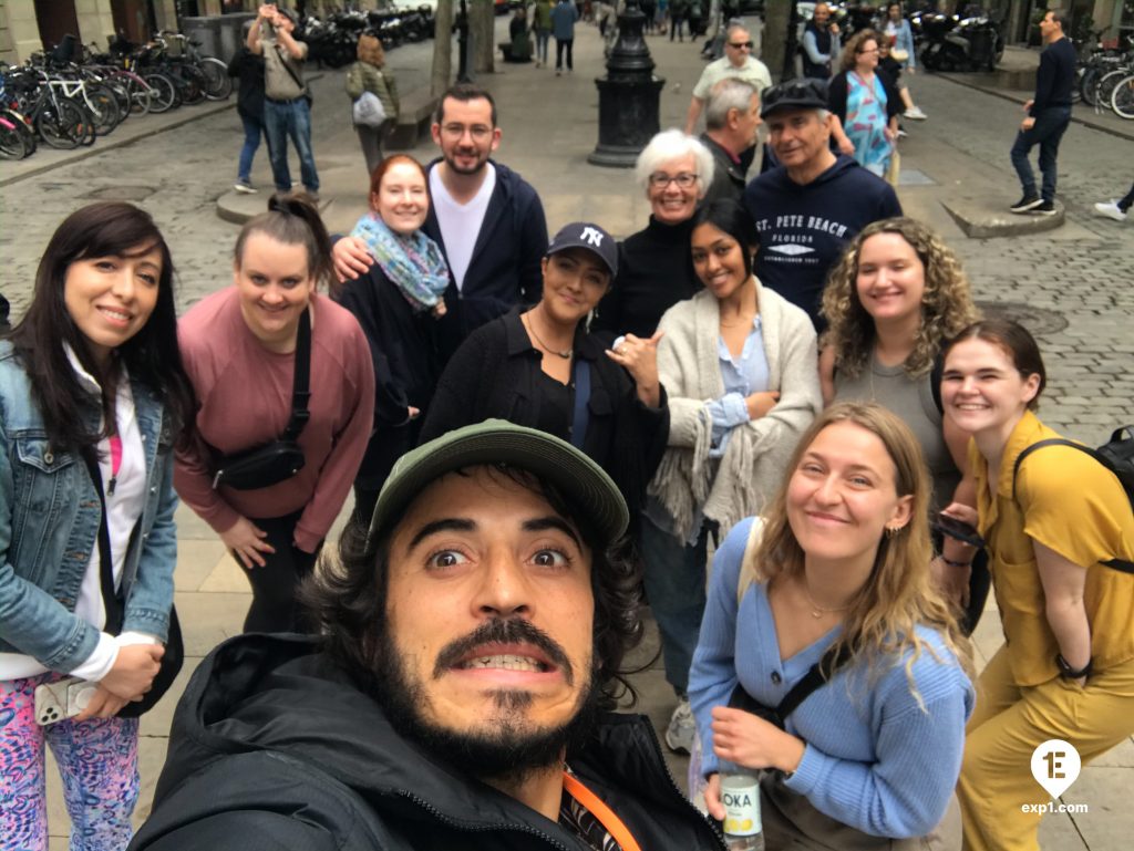 Group photo Picasso in Barcelona Walking Tour on 11 May 2023 with Carlos