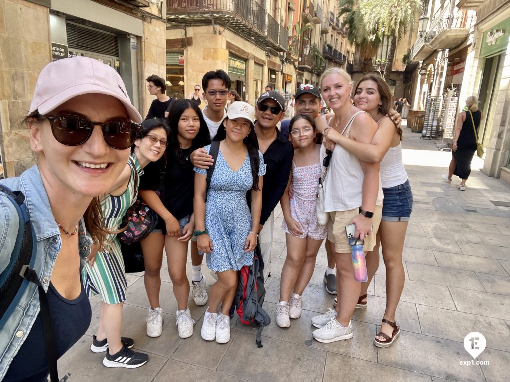 Group photo Picasso in Barcelona Walking Tour on 15 July 2023 with Maria