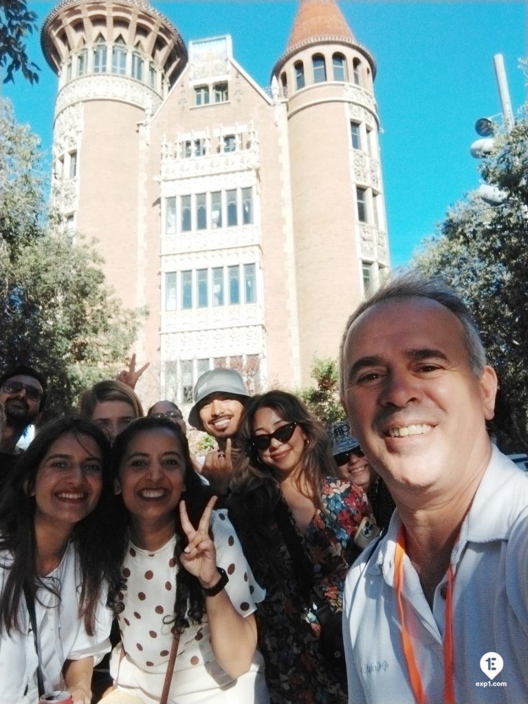 Group photo Barcelona Architecture Walking Tour on Sep 24, 2023 with Patricio