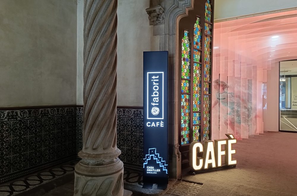 Cafeteria hall sign in Casa Amatller