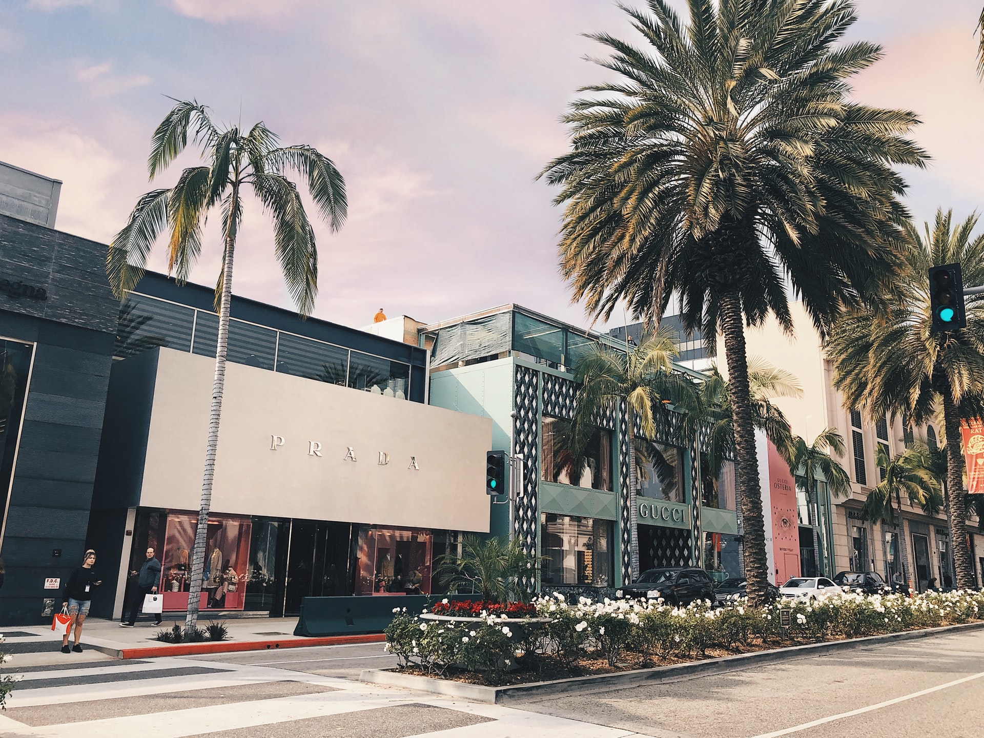 Shoppers returning to Rodeo Drive - Beverly Press & Park Labrea