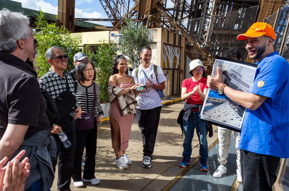 tour guide explaining with folder during Eiffel Tower guided climb