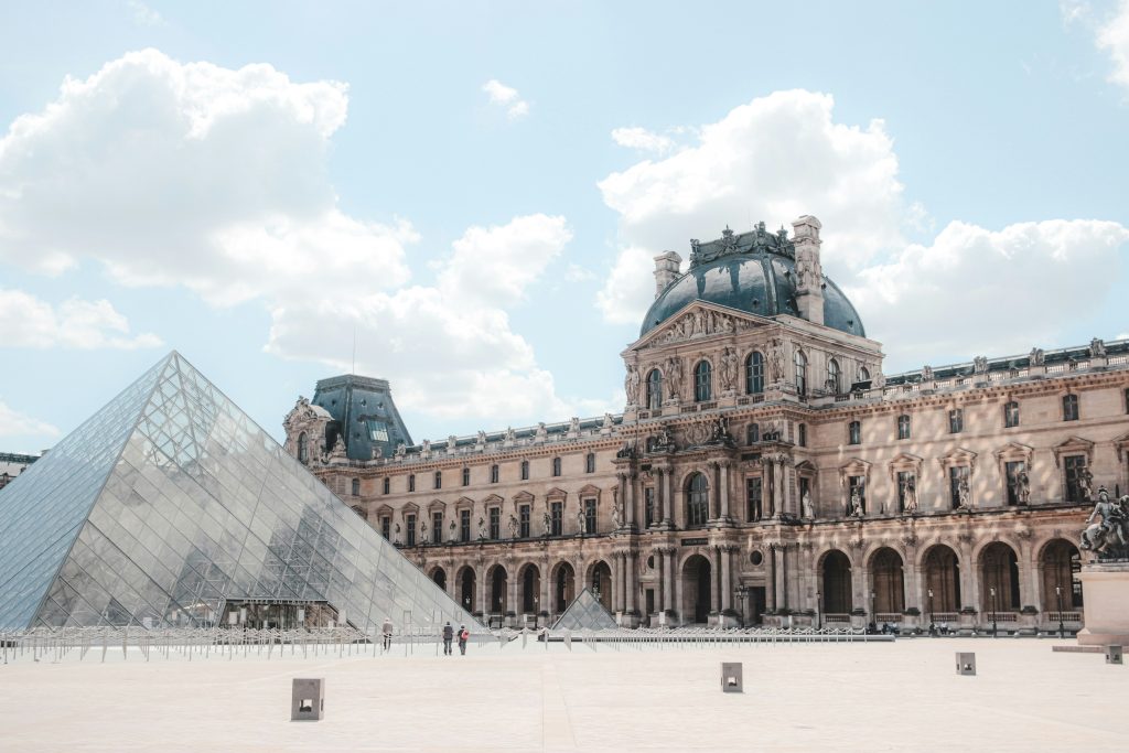 Pyramide du Louvre, Paris, France