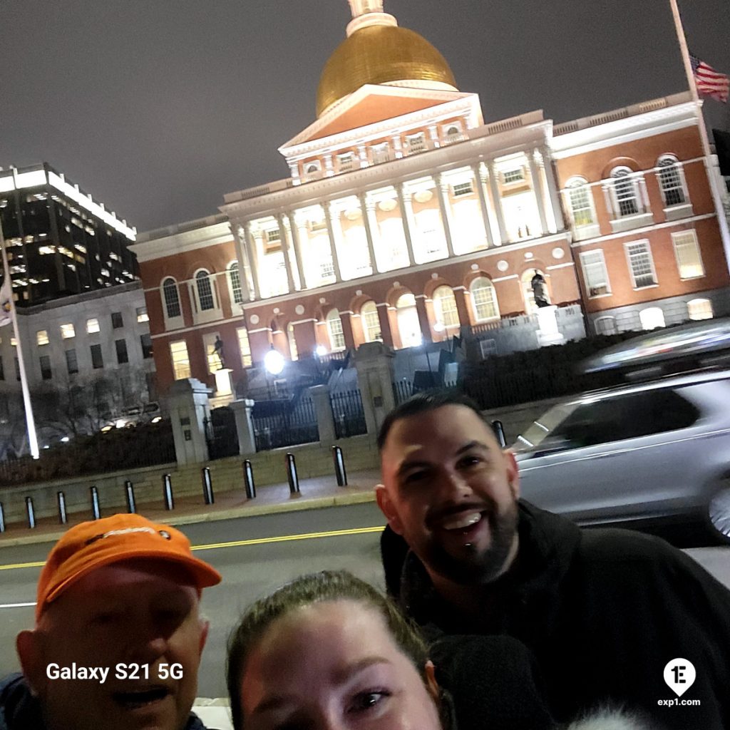 Group photo Freedom Trail Highlights Walking Tour on Feb 29, 2024 with Charlie