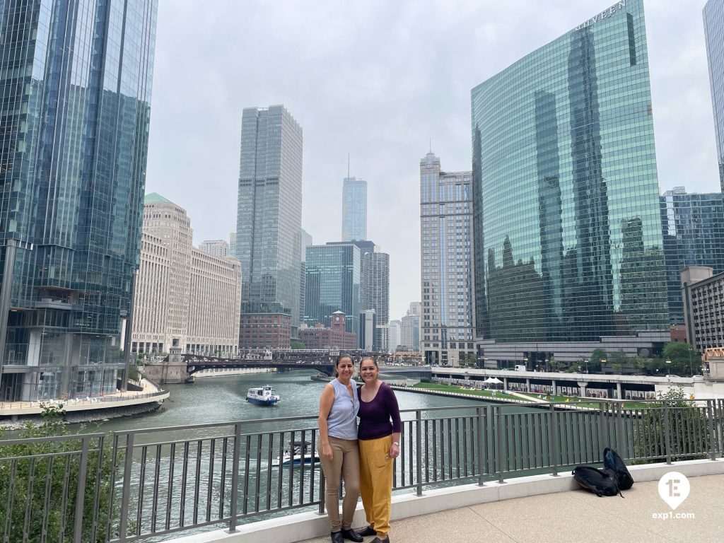 Group photo Chicago Riverwalk Architecture Tour on Aug 9, 2023 with Chris