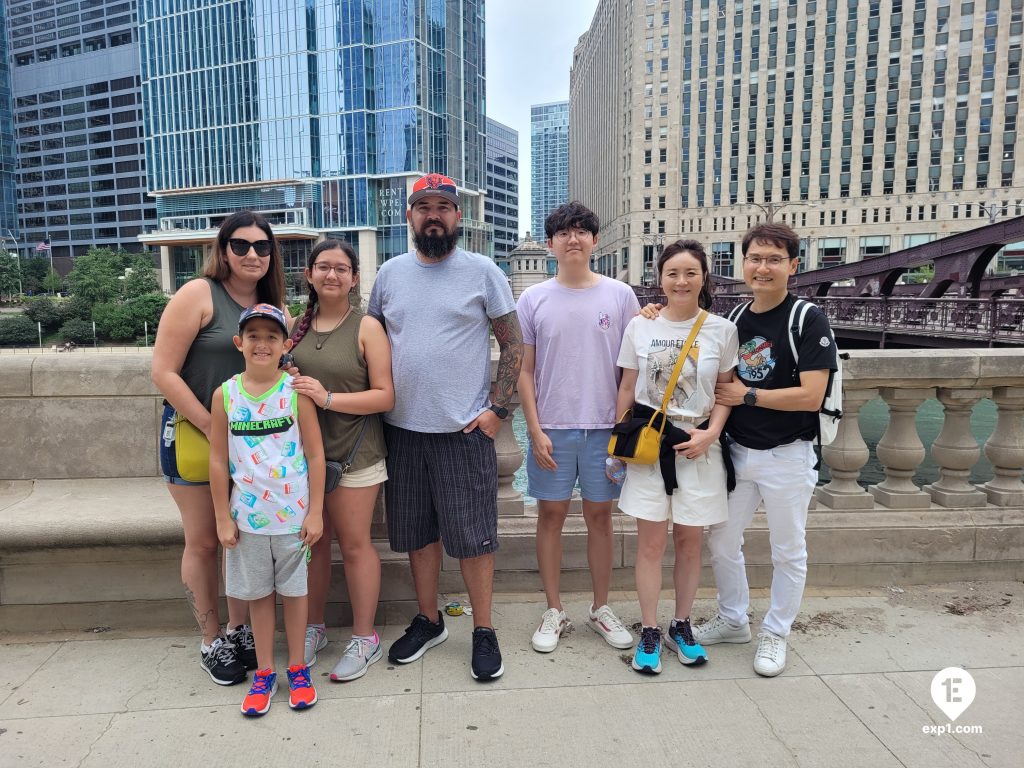 Group photo Chicago Riverwalk Architecture Tour on Aug 13, 2023 with Isabel