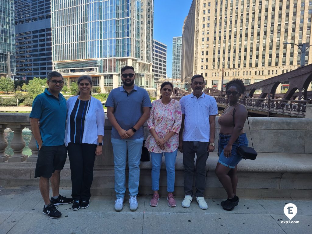 Group photo Chicago Riverwalk Architecture Tour on Aug 27, 2023 with Isabel