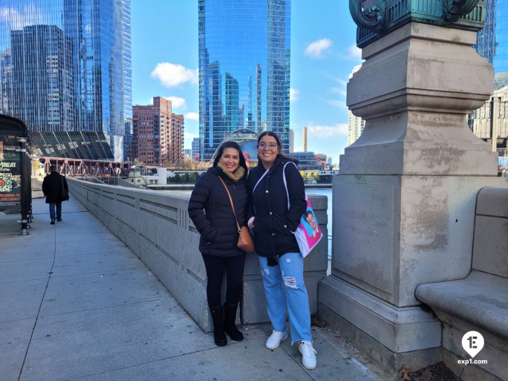 Group photo Chicago Riverwalk Architecture Tour on Nov 17, 2023 with Isabel