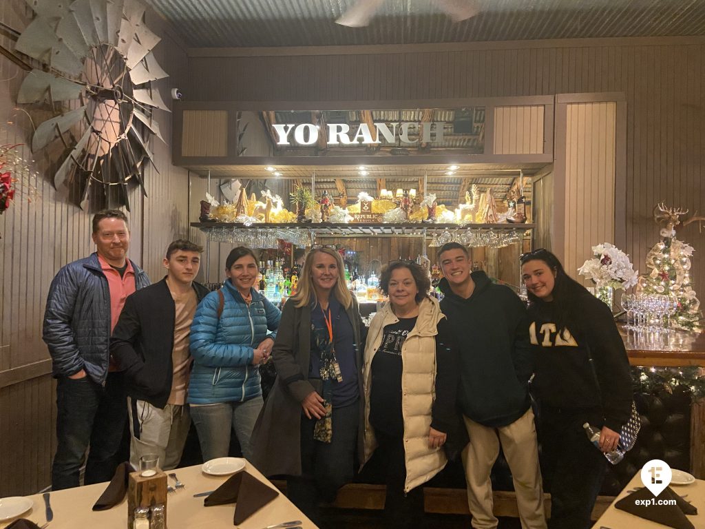 Group photo Dallas Food and Culture Tour on 3 December 2022 with Lisa