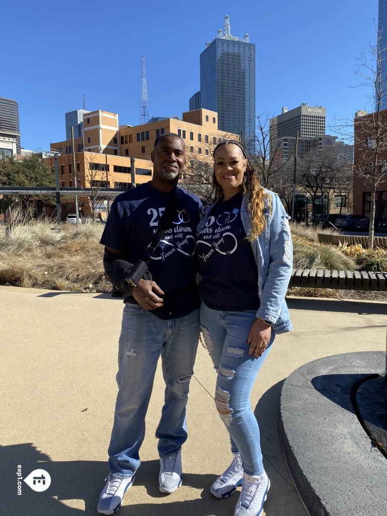 Group photo Dallas Food and Culture Tour on 13 January 2023 with McKenzie