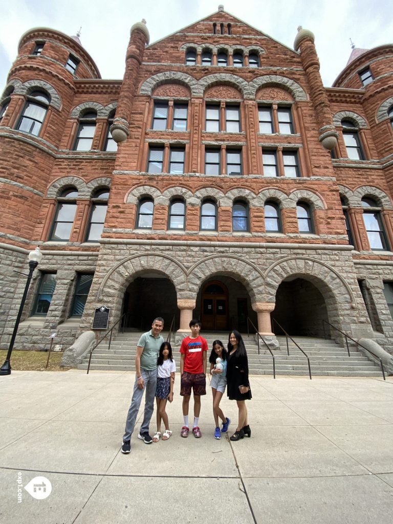 Group photo JFK Assassination Tour on 18 April 2023 with McKenzie