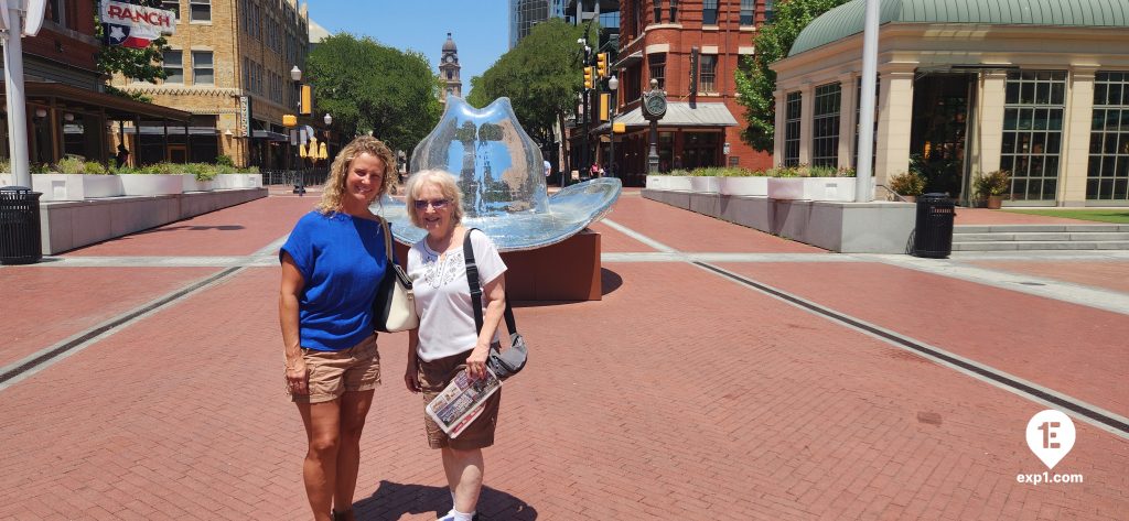 Group photo History, and Architecture Tour on Aug 10, 2023 with Marina