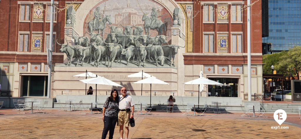 Group photo Fort Worth Sundance Square Food, History, and Architecture Tour on Oct 2, 2023 with Marina