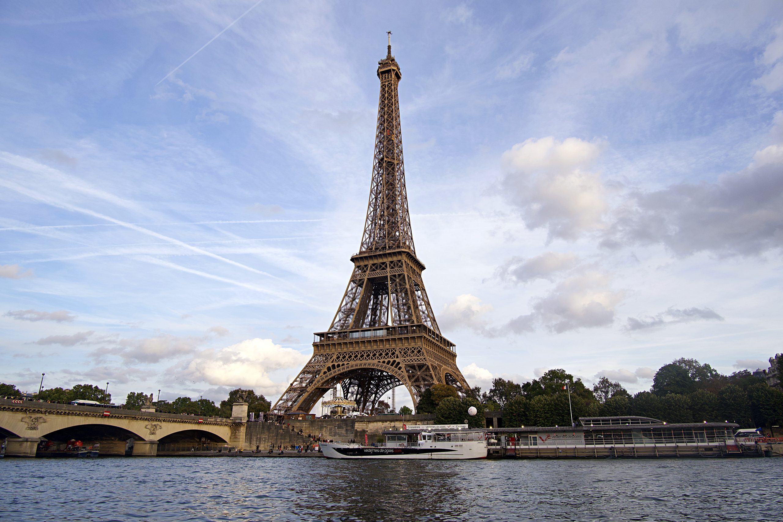 eiffel-tower-guided-climb-in-spanish-paris