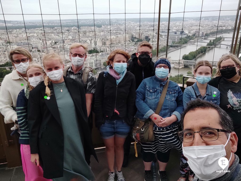 Group photo Eiffel Tower Tour on 16 July 2021 with David