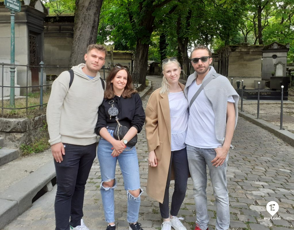 Group photo Pere Lachaise on 2 August 2021 with Monika