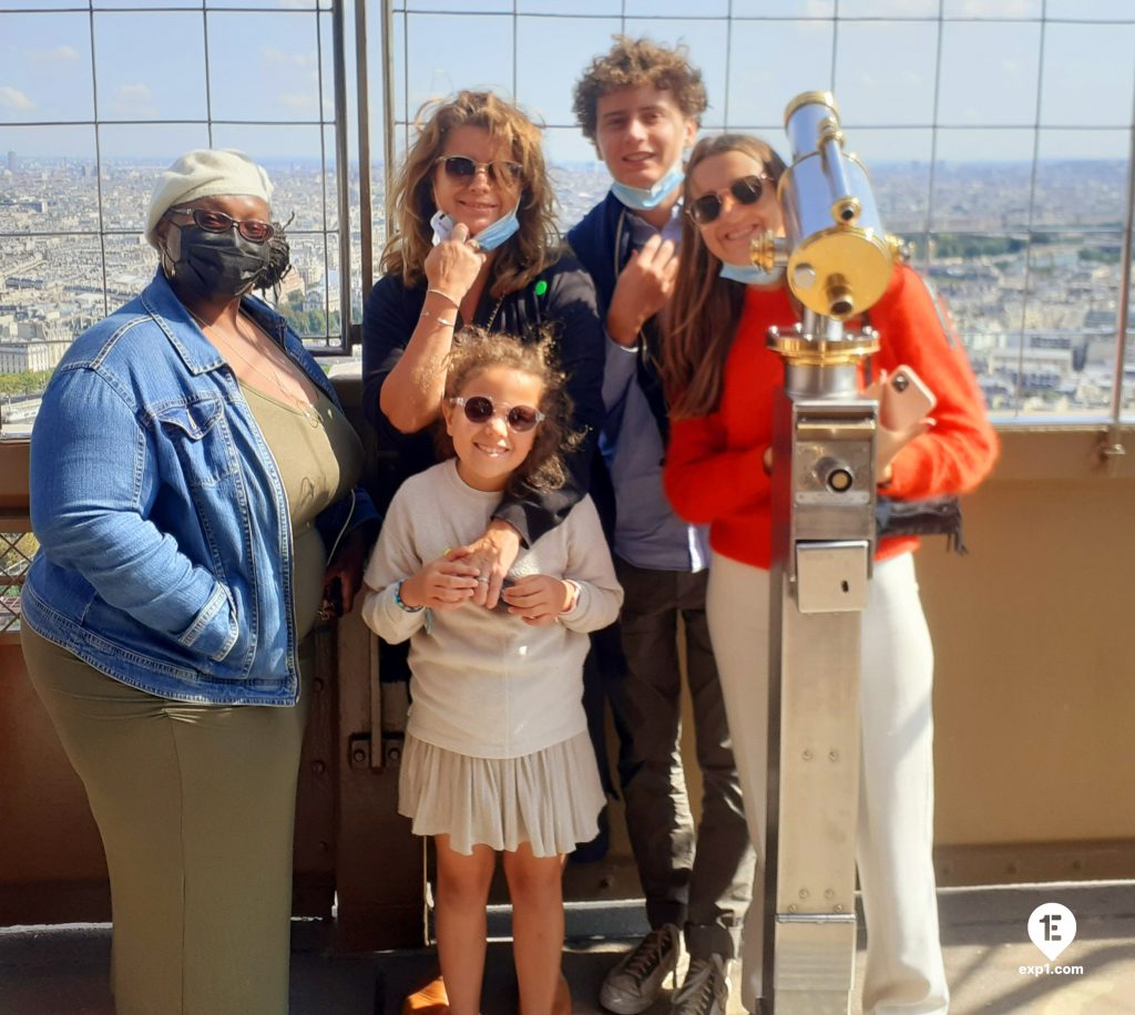 Group photo Eiffel Tower Tour on 24 August 2021 with Monika