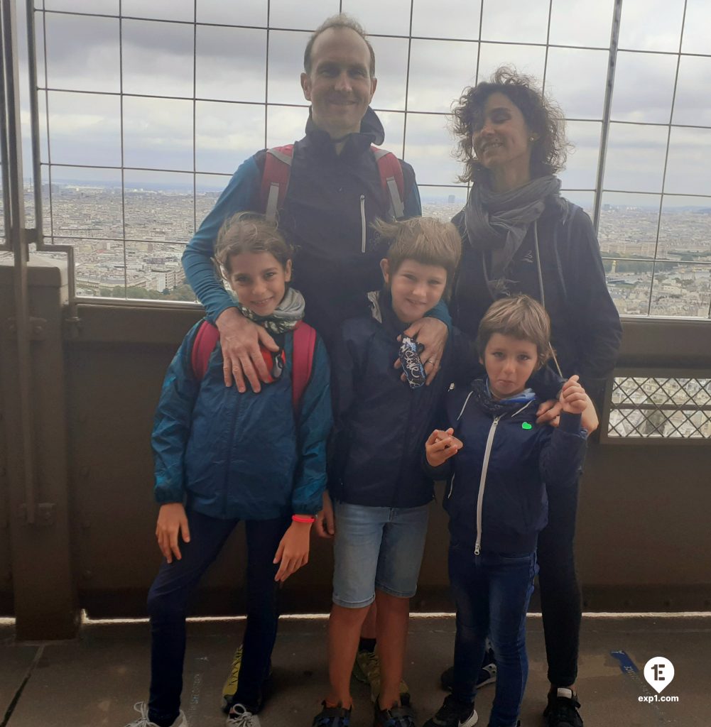 Group photo Eiffel Tower Tour on 26 August 2021 with Monika