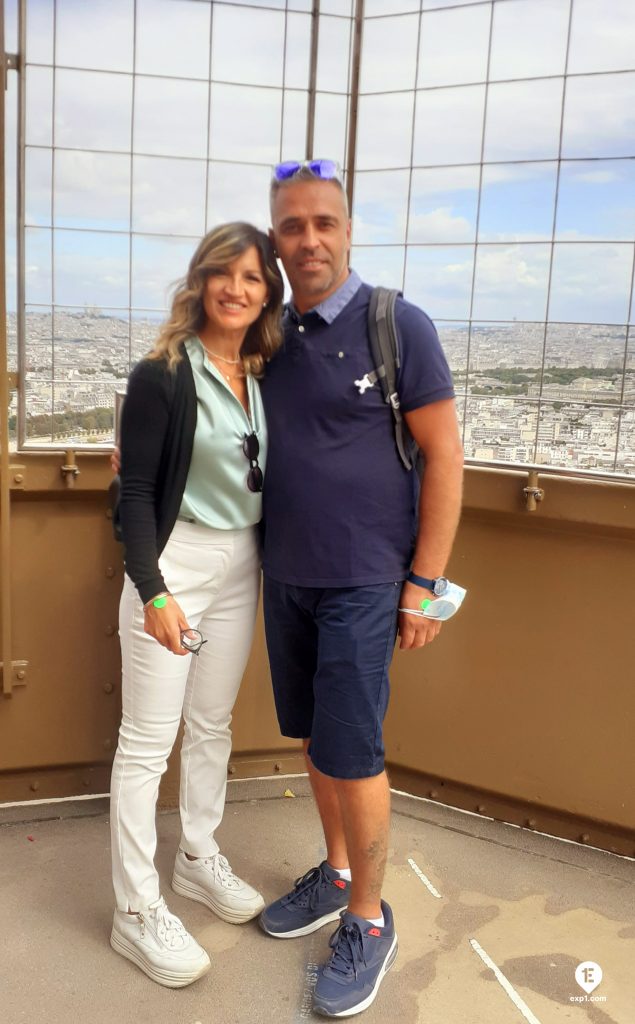 Group photo Eiffel Tower Tour on 28 August 2021 with Monika